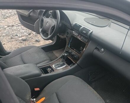 Черный Мерседес 220, объемом двигателя 2.1 л и пробегом 280 тыс. км за 1750 $, фото 12 на Automoto.ua