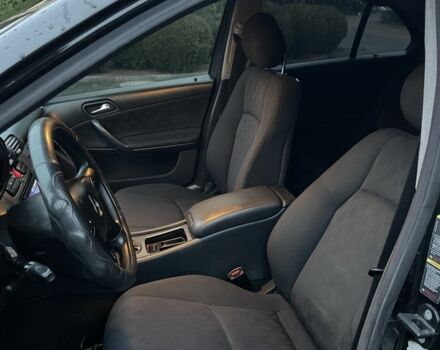 Черный Мерседес 220, объемом двигателя 1.8 л и пробегом 250 тыс. км за 3900 $, фото 10 на Automoto.ua