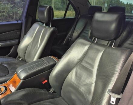 Черный Мерседес 220, объемом двигателя 3.2 л и пробегом 300 тыс. км за 4900 $, фото 5 на Automoto.ua