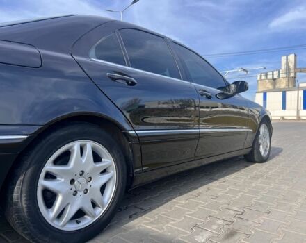 Чорний Мерседес 220, об'ємом двигуна 3.7 л та пробігом 300 тис. км за 6000 $, фото 6 на Automoto.ua