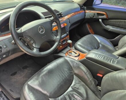 Черный Мерседес 220, объемом двигателя 3.2 л и пробегом 300 тыс. км за 4900 $, фото 4 на Automoto.ua