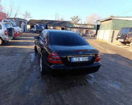 Черный Мерседес 220, объемом двигателя 2.2 л и пробегом 433 тыс. км за 4000 $, фото 6 на Automoto.ua