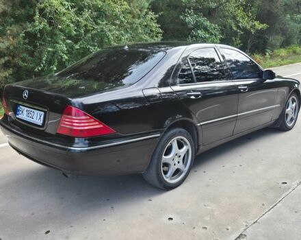 Черный Мерседес 220, объемом двигателя 3.2 л и пробегом 300 тыс. км за 4900 $, фото 3 на Automoto.ua