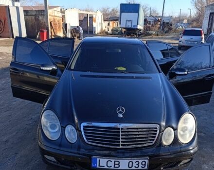 Черный Мерседес 220, объемом двигателя 2.2 л и пробегом 433 тыс. км за 4000 $, фото 7 на Automoto.ua