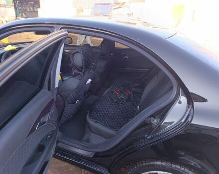 Черный Мерседес 220, объемом двигателя 2.2 л и пробегом 433 тыс. км за 4000 $, фото 2 на Automoto.ua