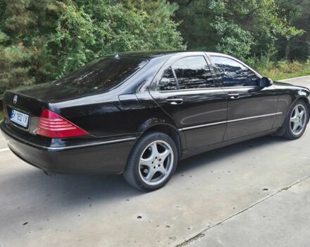 Черный Мерседес 220, объемом двигателя 3.2 л и пробегом 300 тыс. км за 4900 $, фото 1 на Automoto.ua