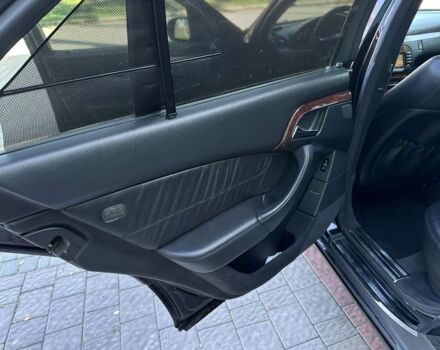 Черный Мерседес 220, объемом двигателя 3.2 л и пробегом 503 тыс. км за 8500 $, фото 4 на Automoto.ua