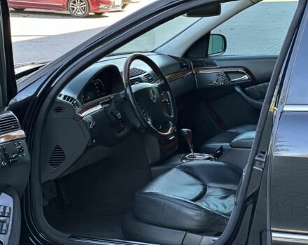 Черный Мерседес 220, объемом двигателя 3.2 л и пробегом 503 тыс. км за 8500 $, фото 9 на Automoto.ua