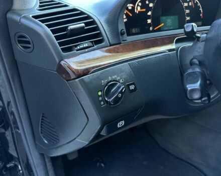 Черный Мерседес 220, объемом двигателя 3.2 л и пробегом 503 тыс. км за 8500 $, фото 12 на Automoto.ua