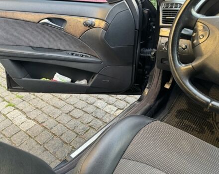 Чорний Мерседес 220, об'ємом двигуна 2.2 л та пробігом 280 тис. км за 7900 $, фото 11 на Automoto.ua