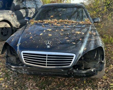 Черный Мерседес 220, объемом двигателя 3.2 л и пробегом 300 тыс. км за 1000 $, фото 1 на Automoto.ua