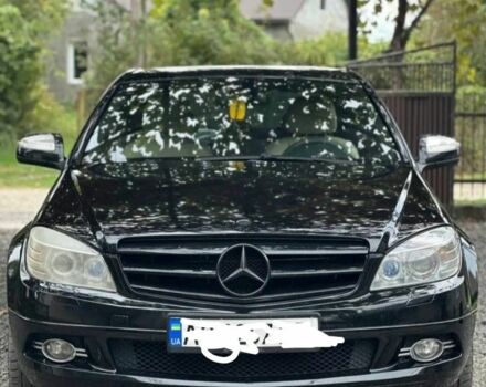 Черный Мерседес 220, объемом двигателя 2 л и пробегом 275 тыс. км за 10000 $, фото 1 на Automoto.ua