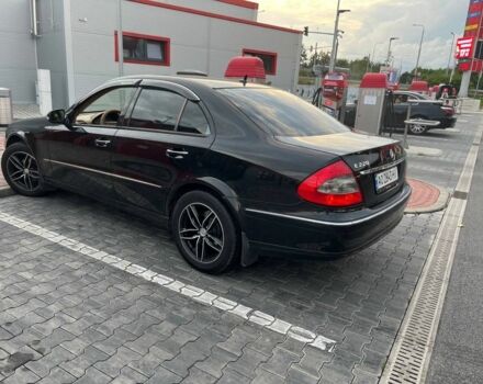 Чорний Мерседес 220, об'ємом двигуна 2.1 л та пробігом 300 тис. км за 7500 $, фото 2 на Automoto.ua