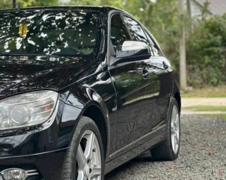 Черный Мерседес 220, объемом двигателя 2 л и пробегом 275 тыс. км за 10000 $, фото 4 на Automoto.ua