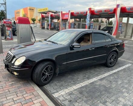 Чорний Мерседес 220, об'ємом двигуна 2.1 л та пробігом 300 тис. км за 7500 $, фото 1 на Automoto.ua