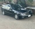 Чорний Мерседес 220, об'ємом двигуна 2.1 л та пробігом 193 тис. км за 5497 $, фото 1 на Automoto.ua