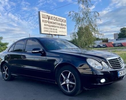 Черный Мерседес 220, объемом двигателя 2.1 л и пробегом 275 тыс. км за 7800 $, фото 2 на Automoto.ua