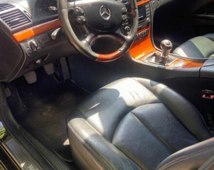 Черный Мерседес 220, объемом двигателя 2.1 л и пробегом 275 тыс. км за 7800 $, фото 5 на Automoto.ua