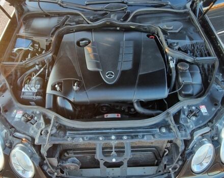 Черный Мерседес 220, объемом двигателя 2.1 л и пробегом 261 тыс. км за 10200 $, фото 6 на Automoto.ua