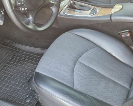 Черный Мерседес 220, объемом двигателя 2.1 л и пробегом 261 тыс. км за 10200 $, фото 4 на Automoto.ua