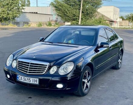 Черный Мерседес 220, объемом двигателя 2.1 л и пробегом 275 тыс. км за 7800 $, фото 3 на Automoto.ua