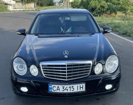 Черный Мерседес 220, объемом двигателя 2.1 л и пробегом 275 тыс. км за 7800 $, фото 1 на Automoto.ua