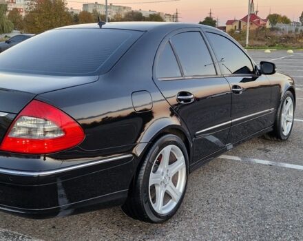 Черный Мерседес 220, объемом двигателя 2.1 л и пробегом 261 тыс. км за 10200 $, фото 3 на Automoto.ua