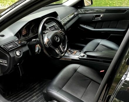 Черный Мерседес 220, объемом двигателя 2.1 л и пробегом 269 тыс. км за 13500 $, фото 8 на Automoto.ua