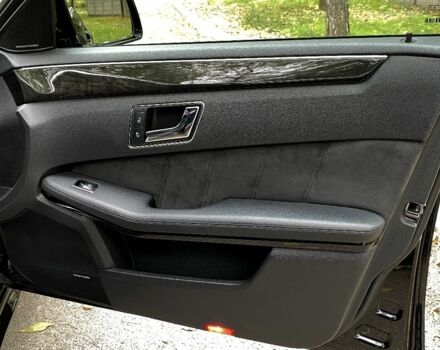 Черный Мерседес 220, объемом двигателя 2.1 л и пробегом 269 тыс. км за 13500 $, фото 12 на Automoto.ua