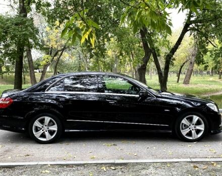 Черный Мерседес 220, объемом двигателя 2.1 л и пробегом 269 тыс. км за 13500 $, фото 7 на Automoto.ua