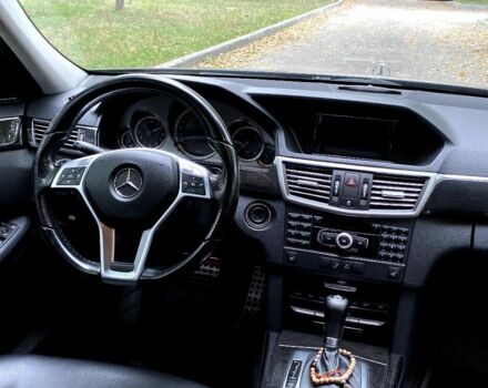 Черный Мерседес 220, объемом двигателя 2.1 л и пробегом 269 тыс. км за 13500 $, фото 13 на Automoto.ua