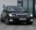 Черный Мерседес 220, объемом двигателя 2.1 л и пробегом 290 тыс. км за 10000 $, фото 1 на Automoto.ua