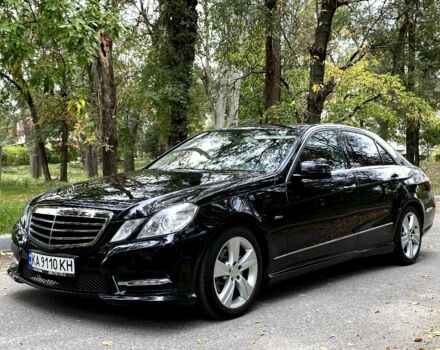 Черный Мерседес 220, объемом двигателя 2.1 л и пробегом 269 тыс. км за 13500 $, фото 2 на Automoto.ua