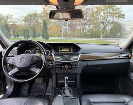 Черный Мерседес 220, объемом двигателя 2.1 л и пробегом 337 тыс. км за 11200 $, фото 21 на Automoto.ua