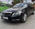 Черный Мерседес 220, объемом двигателя 2.1 л и пробегом 383 тыс. км за 10500 $, фото 1 на Automoto.ua