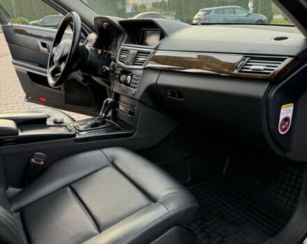 Черный Мерседес 220, объемом двигателя 2.1 л и пробегом 337 тыс. км за 11200 $, фото 16 на Automoto.ua