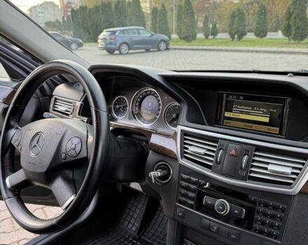 Черный Мерседес 220, объемом двигателя 2.1 л и пробегом 337 тыс. км за 11200 $, фото 17 на Automoto.ua