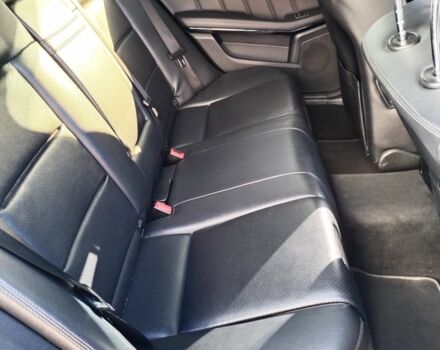 Черный Мерседес 220, объемом двигателя 2.1 л и пробегом 358 тыс. км за 10599 $, фото 5 на Automoto.ua