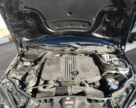 Черный Мерседес 220, объемом двигателя 2.1 л и пробегом 358 тыс. км за 10599 $, фото 1 на Automoto.ua