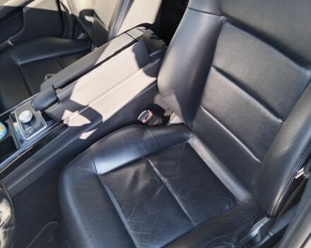 Черный Мерседес 220, объемом двигателя 2.1 л и пробегом 358 тыс. км за 10599 $, фото 3 на Automoto.ua