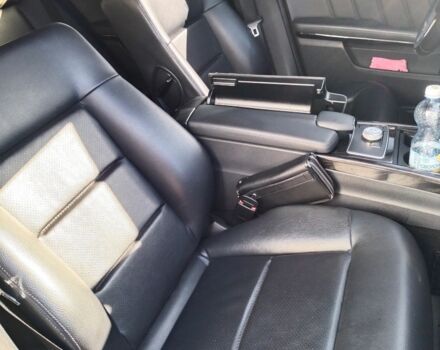 Черный Мерседес 220, объемом двигателя 2.1 л и пробегом 358 тыс. км за 10599 $, фото 4 на Automoto.ua