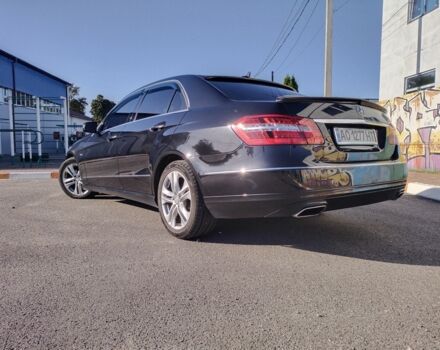 Черный Мерседес 220, объемом двигателя 2.1 л и пробегом 358 тыс. км за 10599 $, фото 7 на Automoto.ua