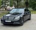 Черный Мерседес 220, объемом двигателя 2.1 л и пробегом 300 тыс. км за 12500 $, фото 1 на Automoto.ua