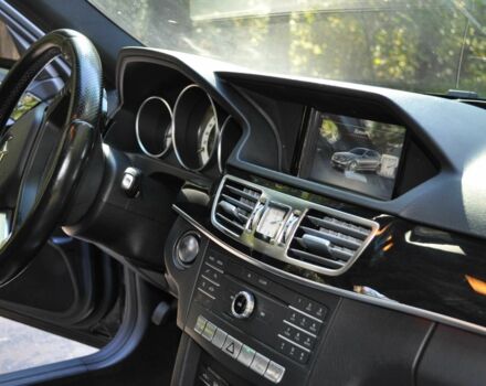 Черный Мерседес 220, объемом двигателя 2.1 л и пробегом 211 тыс. км за 19999 $, фото 12 на Automoto.ua