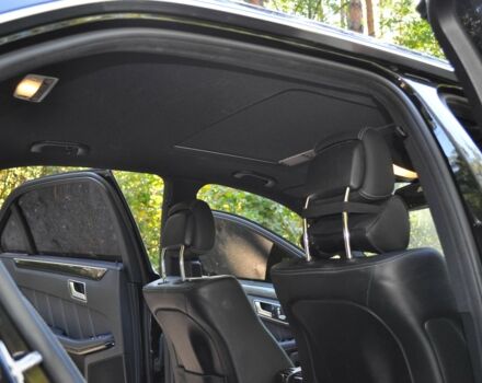 Черный Мерседес 220, объемом двигателя 2.1 л и пробегом 211 тыс. км за 19999 $, фото 11 на Automoto.ua