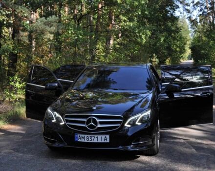 Черный Мерседес 220, объемом двигателя 2.1 л и пробегом 211 тыс. км за 19999 $, фото 1 на Automoto.ua