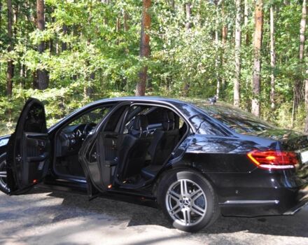 Черный Мерседес 220, объемом двигателя 2.1 л и пробегом 211 тыс. км за 19999 $, фото 5 на Automoto.ua