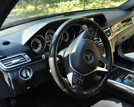 Черный Мерседес 220, объемом двигателя 2.1 л и пробегом 211 тыс. км за 19999 $, фото 13 на Automoto.ua