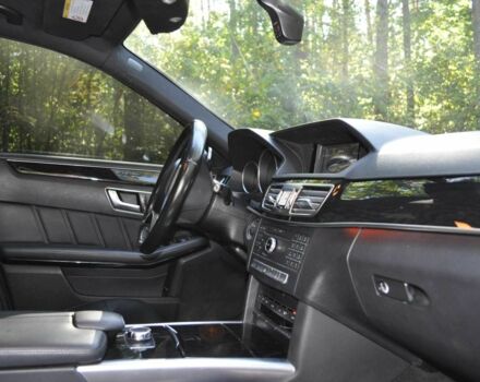 Черный Мерседес 220, объемом двигателя 2.1 л и пробегом 211 тыс. км за 19999 $, фото 18 на Automoto.ua