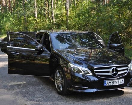 Черный Мерседес 220, объемом двигателя 2.1 л и пробегом 211 тыс. км за 19999 $, фото 2 на Automoto.ua